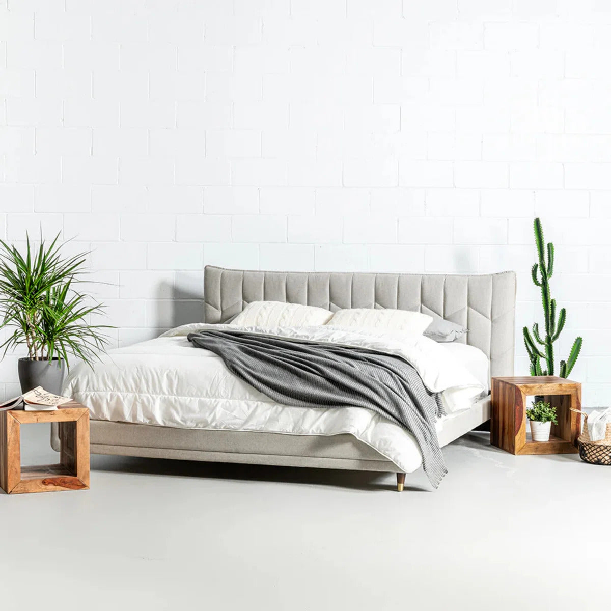 Upholstered Bed/浅灰色系软垫床 full size