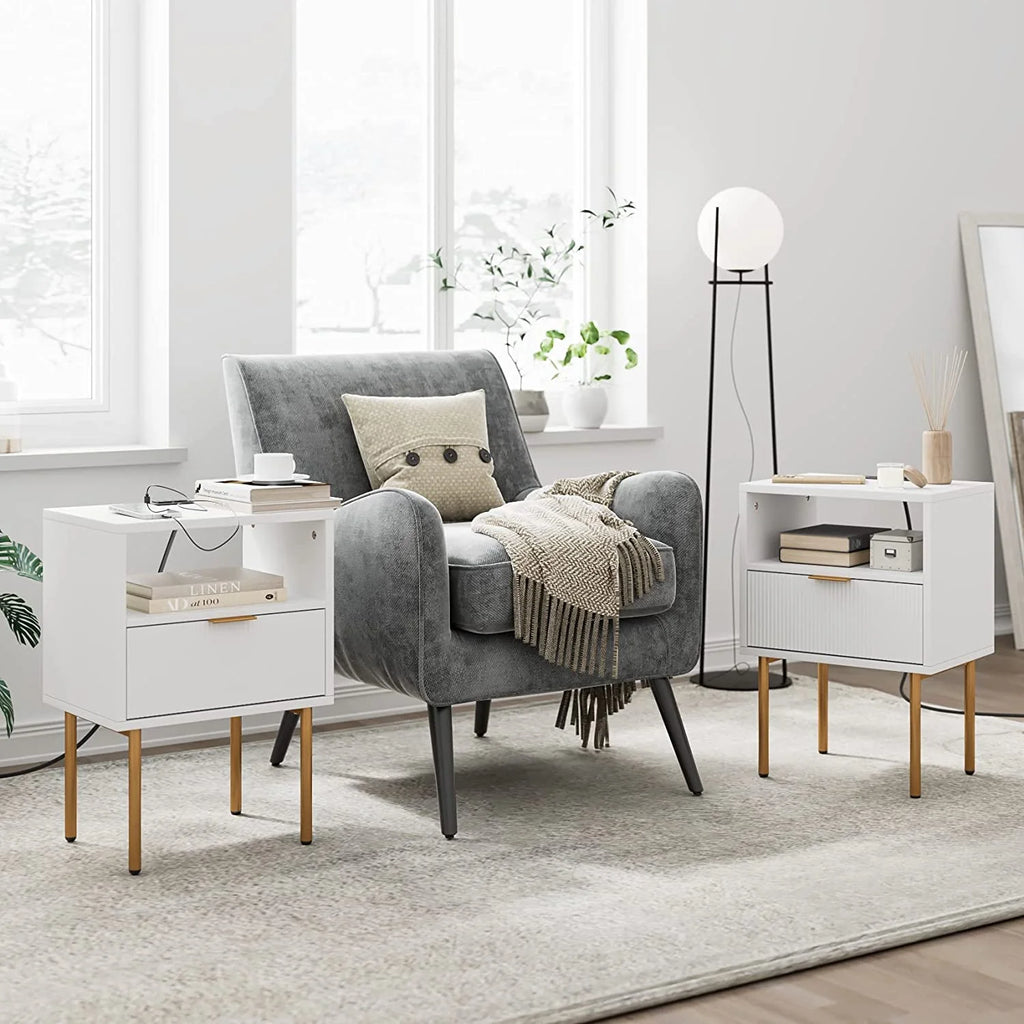 高颜值白色有充电板床头柜~