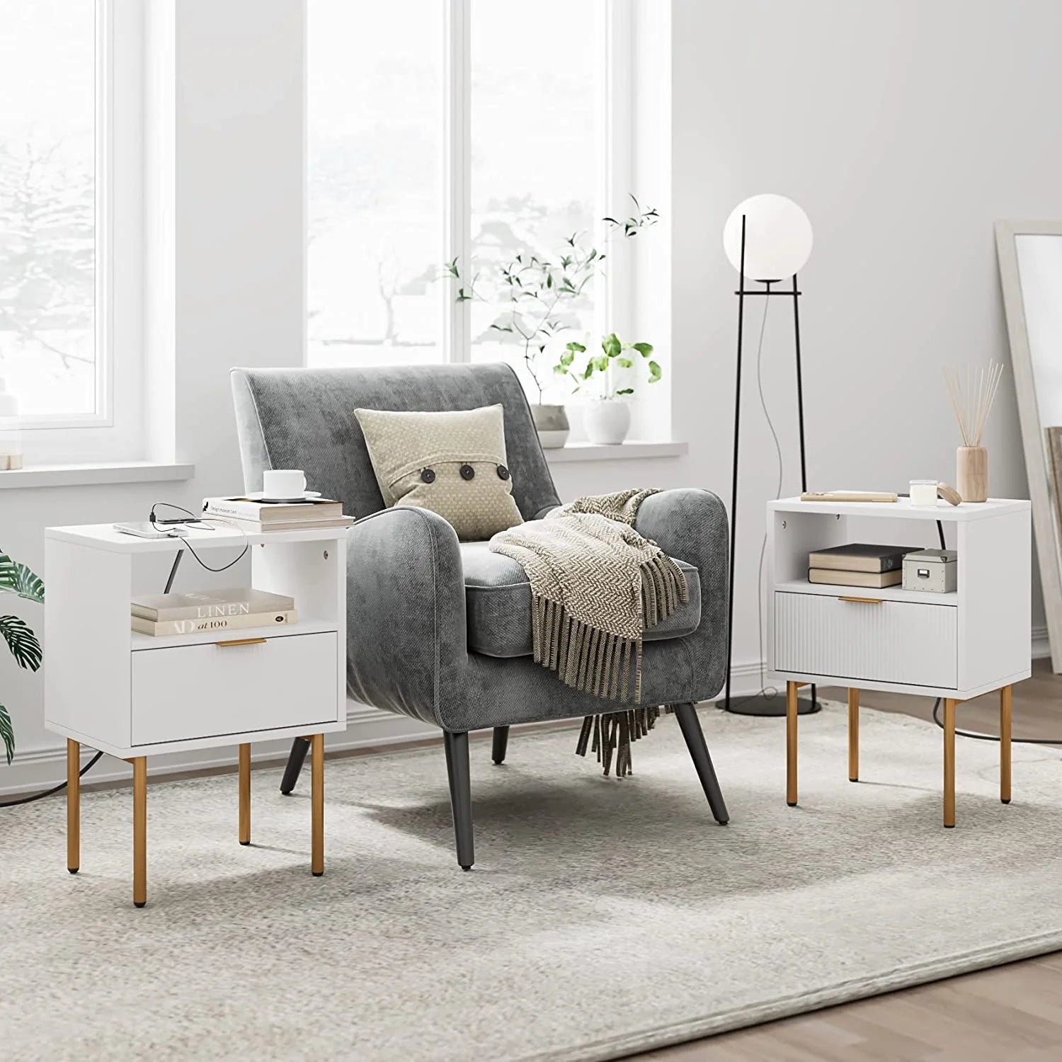 高颜值白色有充电板床头柜~