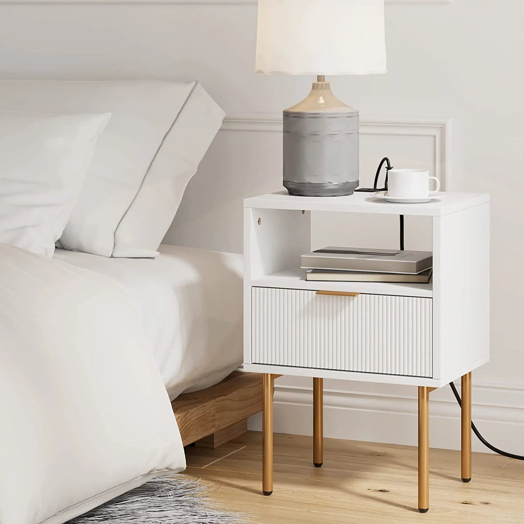 高颜值白色有充电板床头柜~